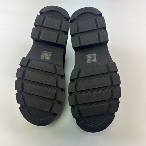 Torrid Lug Sole Bootie Pull On Short Black Faux Suede Fleece Lined 12 WW Wide - Picture 13 of 14